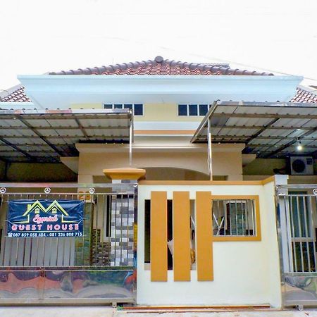 Oyo 314 Emas 23 Guest House Syariah Malang Exterior foto