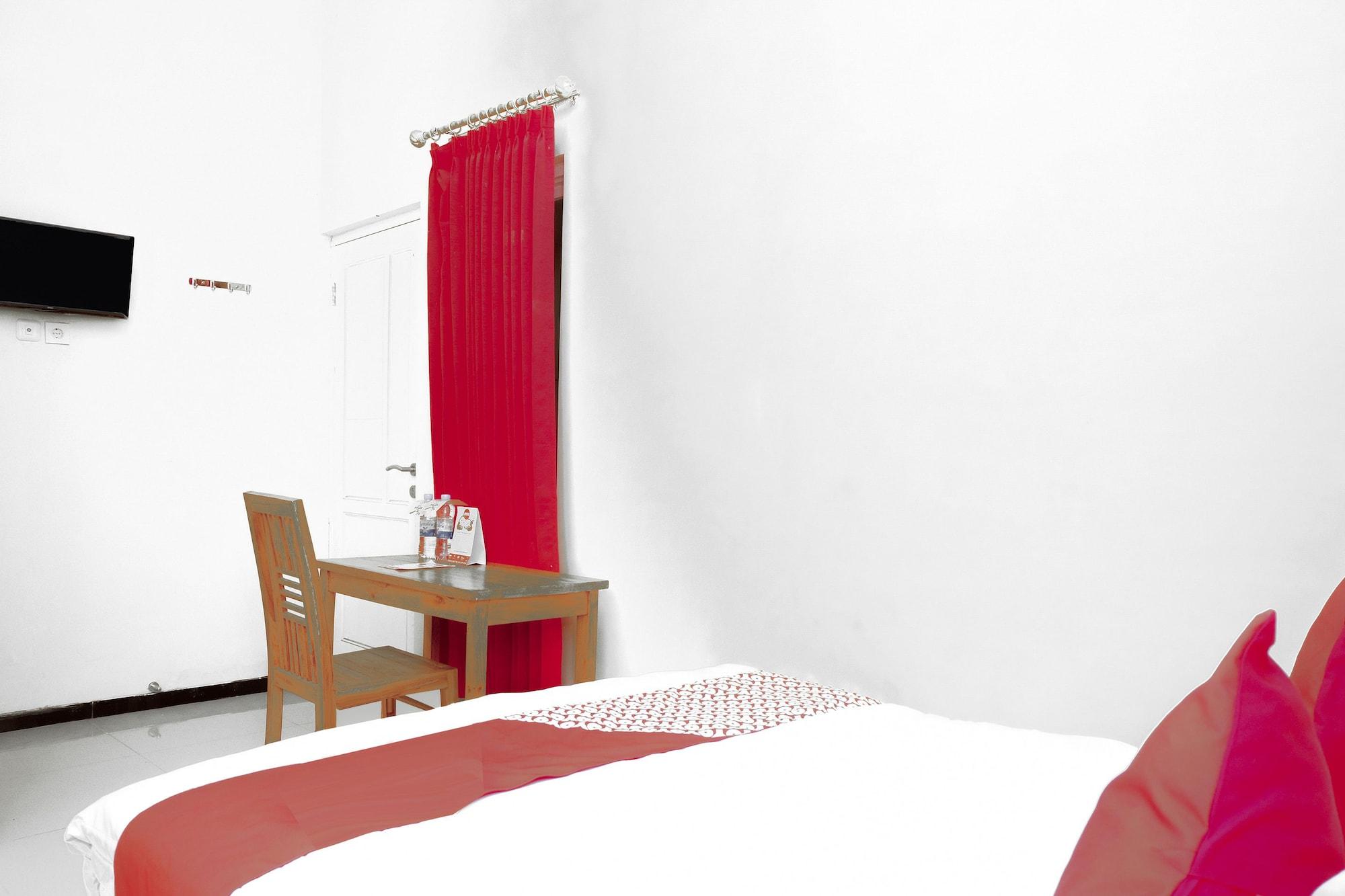 Oyo 314 Emas 23 Guest House Syariah Malang Exterior foto