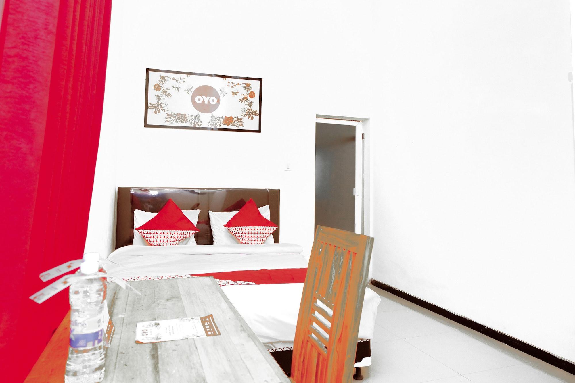 Oyo 314 Emas 23 Guest House Syariah Malang Exterior foto