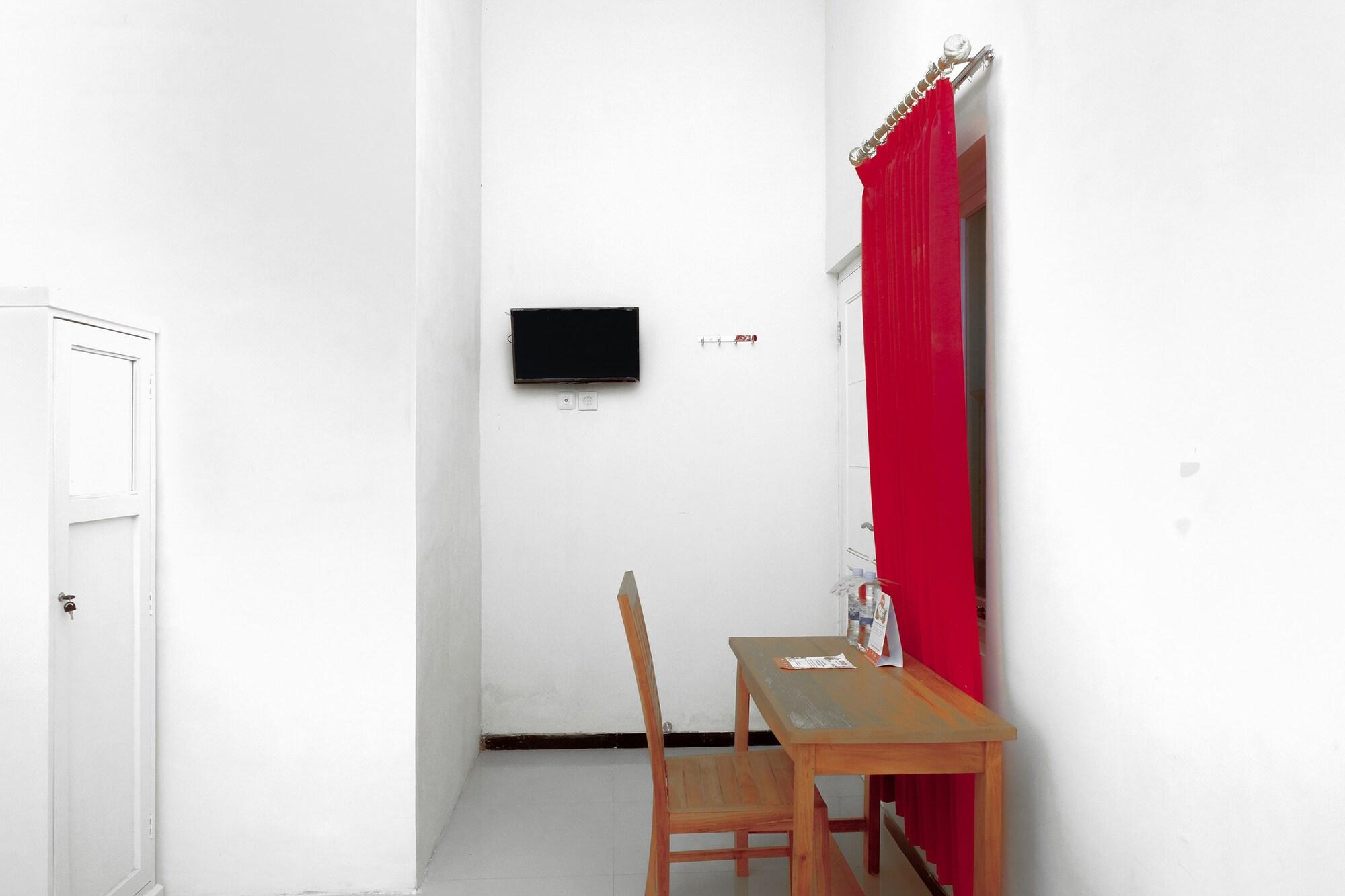 Oyo 314 Emas 23 Guest House Syariah Malang Exterior foto