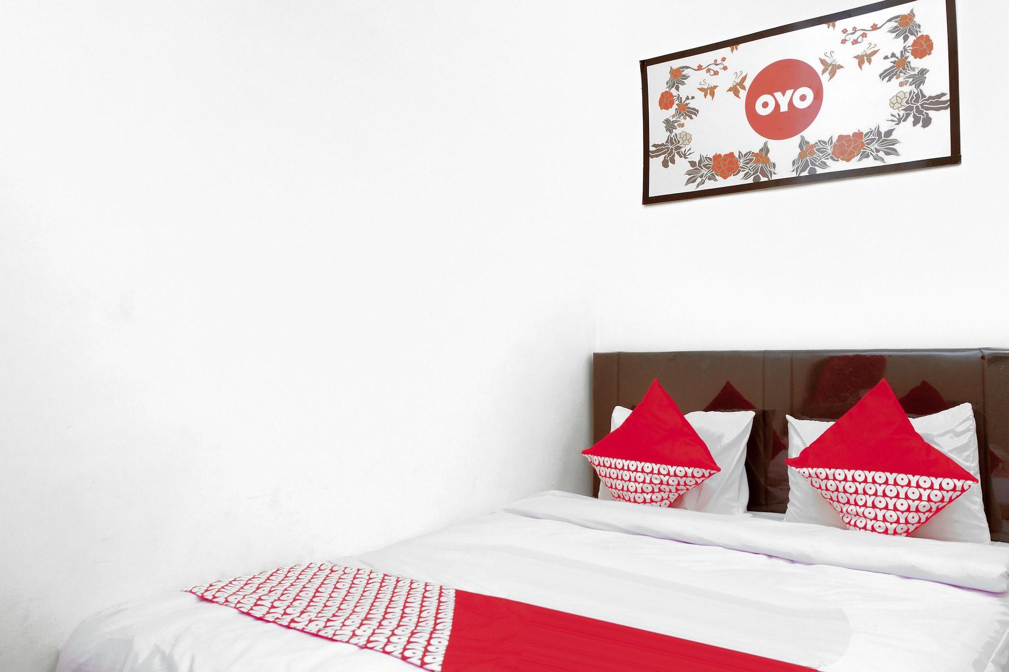 Oyo 314 Emas 23 Guest House Syariah Malang Exterior foto