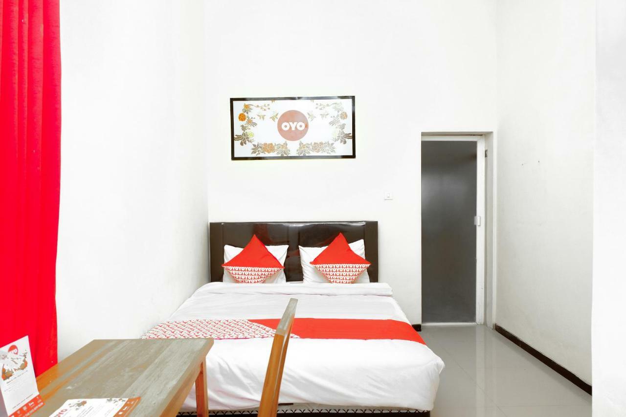Oyo 314 Emas 23 Guest House Syariah Malang Exterior foto