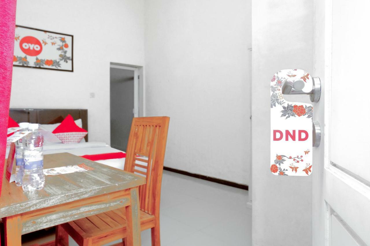 Oyo 314 Emas 23 Guest House Syariah Malang Exterior foto