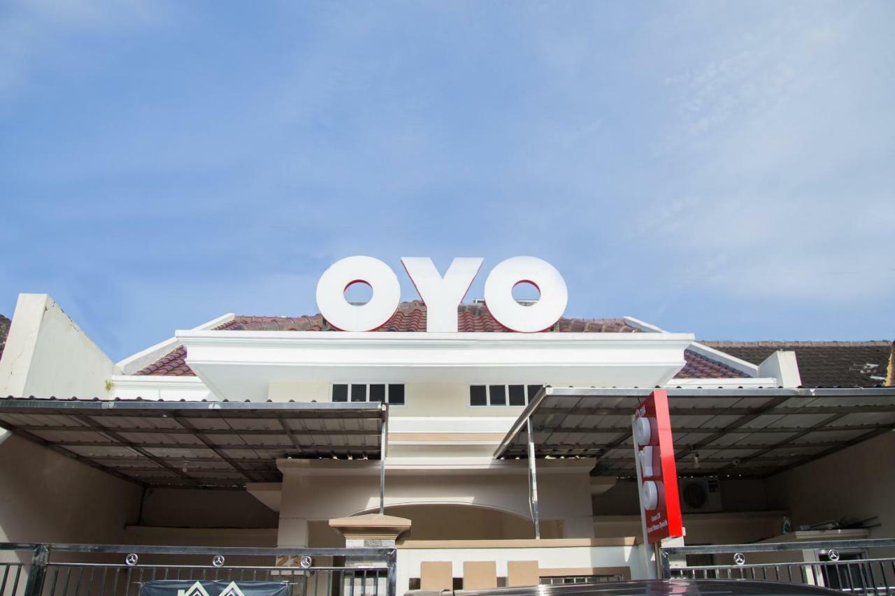 Oyo 314 Emas 23 Guest House Syariah Malang Exterior foto